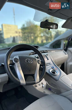 Хетчбек Toyota Prius 2013 в 