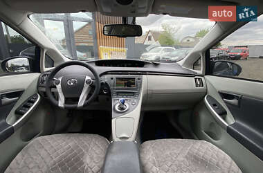 Хэтчбек Toyota Prius 2010 в 