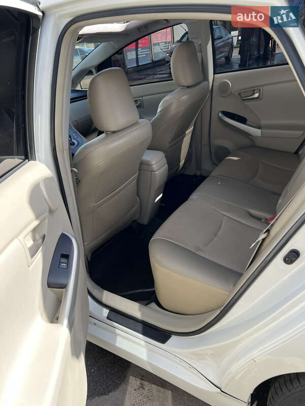 Хэтчбек Toyota Prius 2014 в Киеве