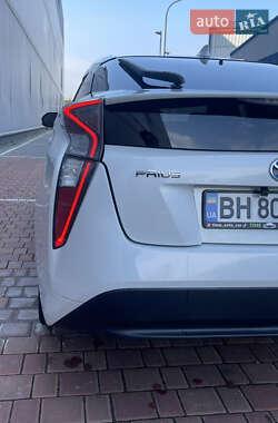 Хетчбек Toyota Prius 2017 в 