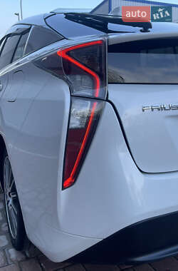 Хетчбек Toyota Prius 2017 в 