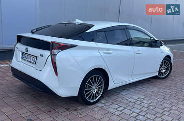 Хетчбек Toyota Prius 2017 в 