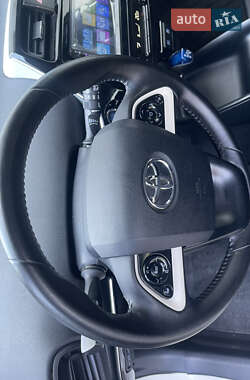 Хетчбек Toyota Prius 2017 в 