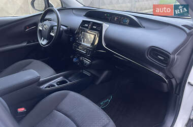 Хетчбек Toyota Prius 2017 в 