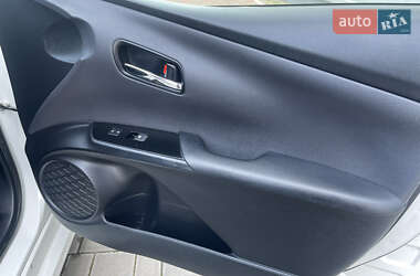 Хетчбек Toyota Prius 2017 в 