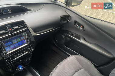 Хетчбек Toyota Prius 2017 в 