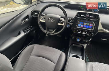 Хетчбек Toyota Prius 2017 в 