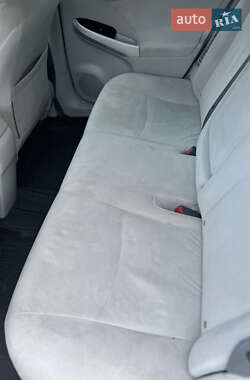 Хетчбек Toyota Prius 2012 в 