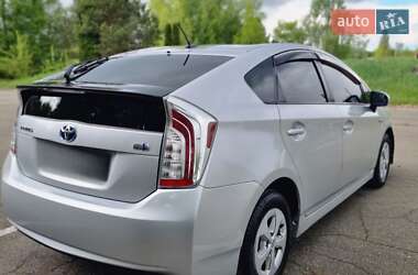 Хэтчбек Toyota Prius 2012 в 