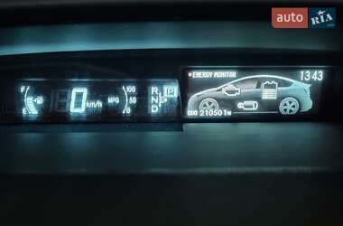 Хэтчбек Toyota Prius 2012 в 