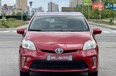 Хэтчбек Toyota Prius 2013 в 