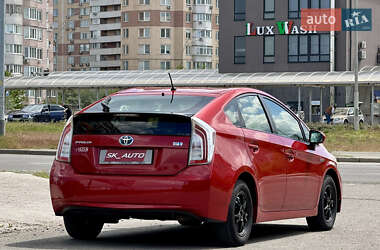 Хэтчбек Toyota Prius 2013 в 