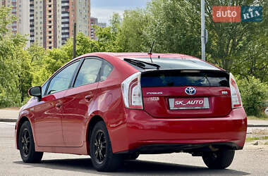 Хэтчбек Toyota Prius 2013 в 