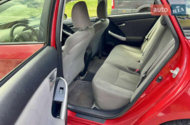 Хэтчбек Toyota Prius 2013 в 