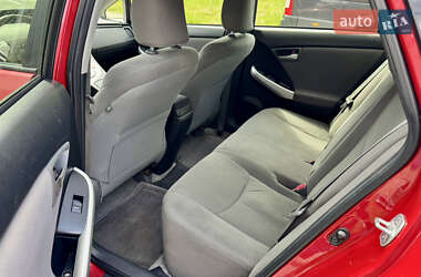 Хэтчбек Toyota Prius 2013 в 