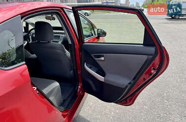Хэтчбек Toyota Prius 2013 в 