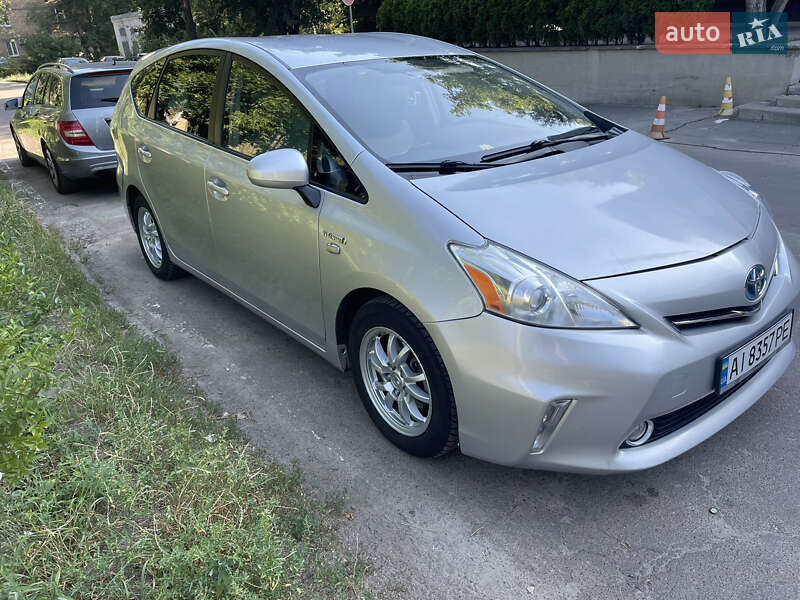 Хэтчбек Toyota Prius 2011 в 