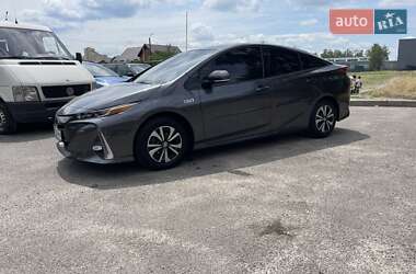 Хэтчбек Toyota Prius 2017 в 