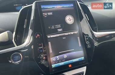 Хэтчбек Toyota Prius 2017 в 