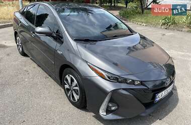 Хэтчбек Toyota Prius 2017 в 
