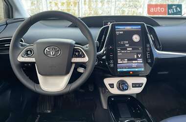 Хэтчбек Toyota Prius 2017 в 