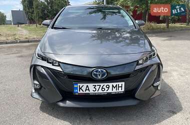 Хэтчбек Toyota Prius 2017 в 