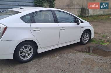 Хэтчбек Toyota Prius 2011 в 