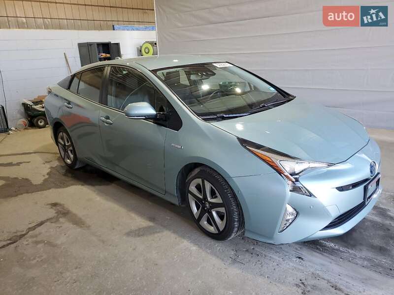 Хэтчбек Toyota Prius 2018 в Львове
