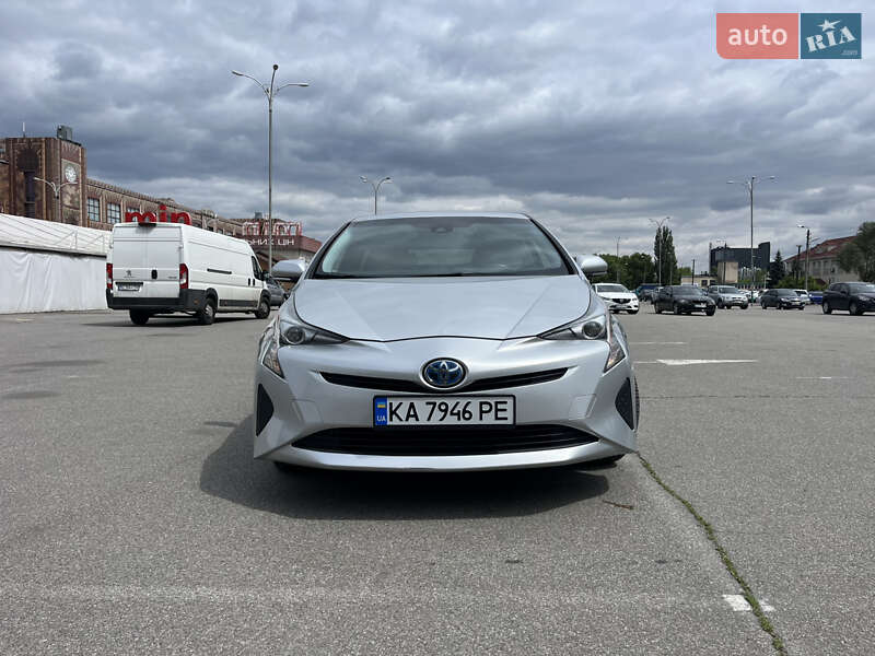 Хетчбек Toyota Prius 2016 в Києві
