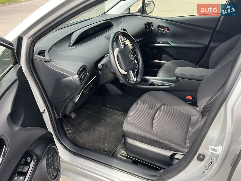 Хетчбек Toyota Prius 2016 в Києві