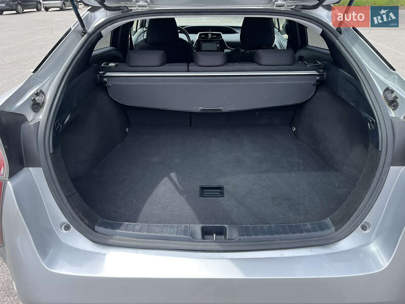 Хетчбек Toyota Prius 2016 в Києві