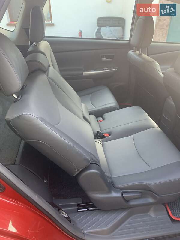 Универсал Toyota Prius 2014 в Тернополе