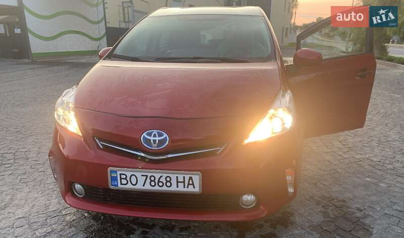 Универсал Toyota Prius 2014 в Тернополе