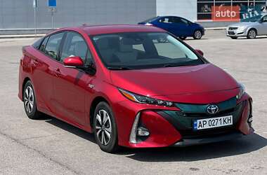 Хэтчбек Toyota Prius 2017 в 
