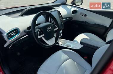 Хэтчбек Toyota Prius 2017 в 