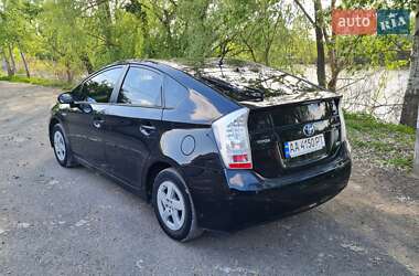Хэтчбек Toyota Prius 2010 в 