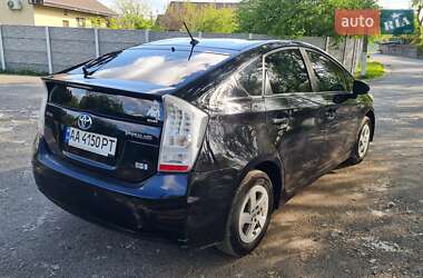 Хэтчбек Toyota Prius 2010 в 