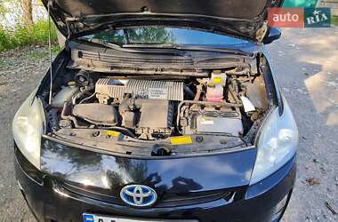 Хэтчбек Toyota Prius 2010 в 