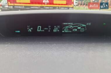 Хэтчбек Toyota Prius 2010 в 