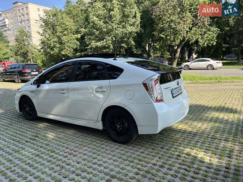 Хэтчбек Toyota Prius 2014 в Киеве