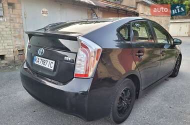 Хэтчбек Toyota Prius 2014 в 