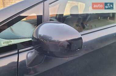 Хэтчбек Toyota Prius 2014 в 