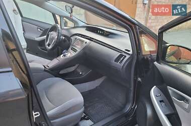 Хэтчбек Toyota Prius 2014 в 