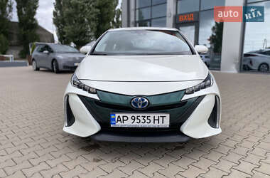 Хэтчбек Toyota Prius 2017 в 