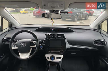 Хэтчбек Toyota Prius 2017 в 