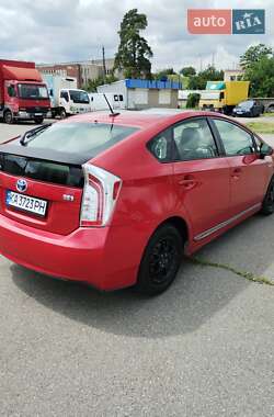 Хэтчбек Toyota Prius 2014 в 