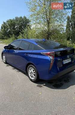Хетчбек Toyota Prius 2016 в 