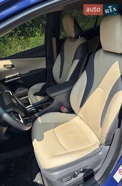 Хетчбек Toyota Prius 2016 в 