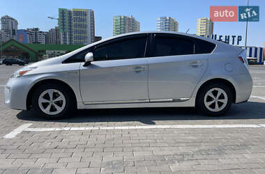 Хэтчбек Toyota Prius 2014 в 