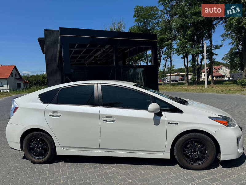 Хэтчбек Toyota Prius 2014 в Львове